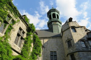 Cour intérieure de l'hôtel de ville à Mons