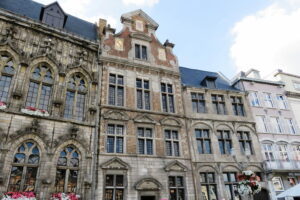 Façades de la Grand-Place de Mons