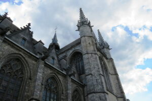 Extérieur de la collégiale Sainte-Waudru à Mons en Belgique